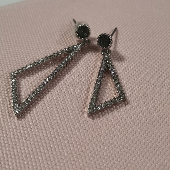 EARRING - Picture 2 of 4